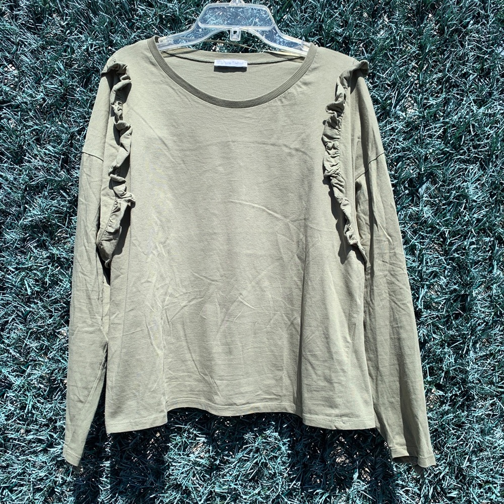 Green ruffled top